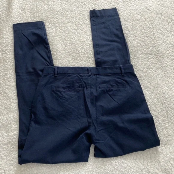 Gap women’s navy blue signature skinny pants, size 10 tall - Picture 4 of 8